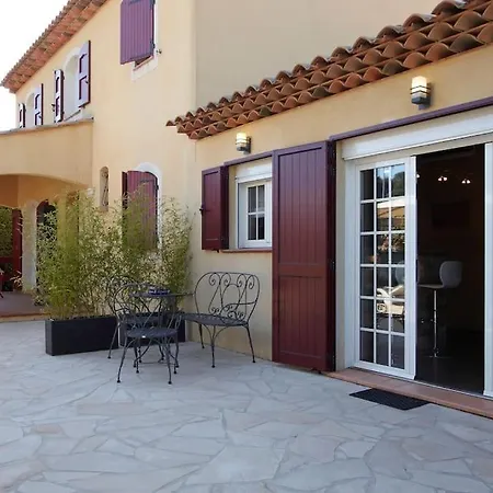 Dans Avec Piscine Cassis