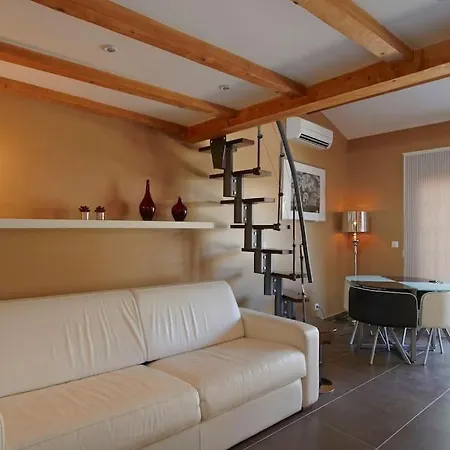 Appartement Dans Avec Piscine Cassis