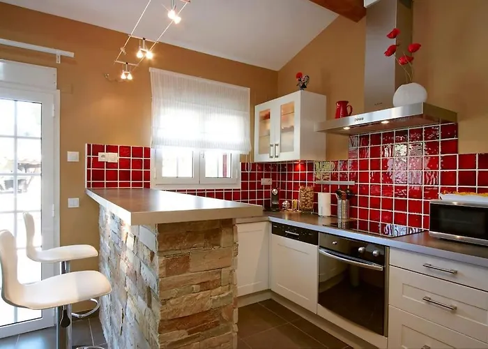 Dans Avec Piscine * Cassis