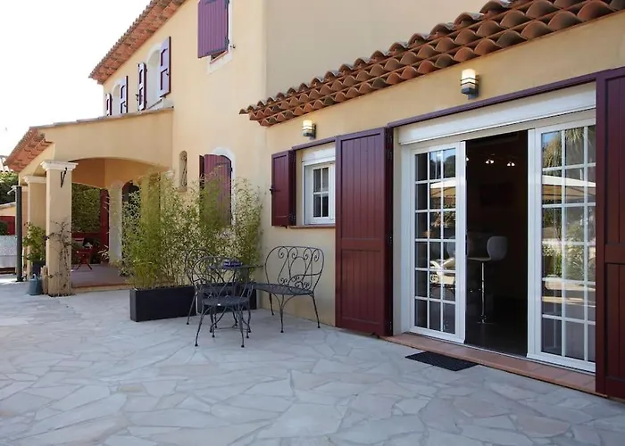 Dans Avec Piscine Cassis