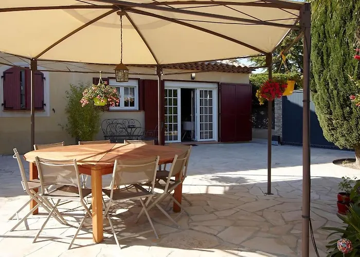 Dans Avec Piscine * Cassis