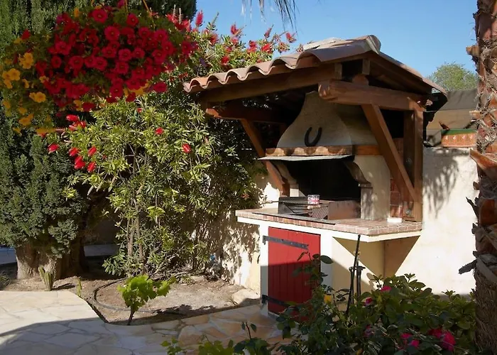 Dans Avec Piscine Cassis