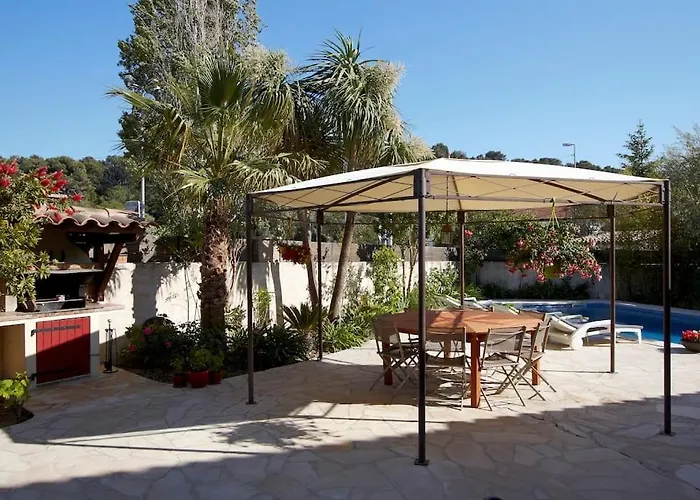 Dans Avec Piscine Cassis