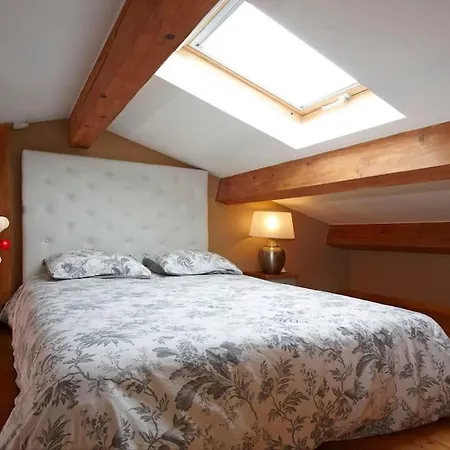 Dans Avec Piscine Apartment *