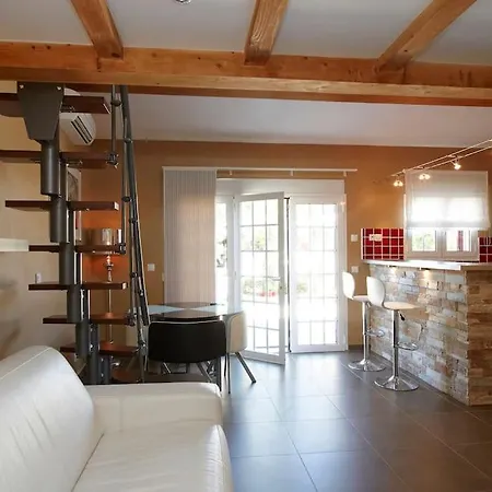 Apartment Dans Avec Piscine