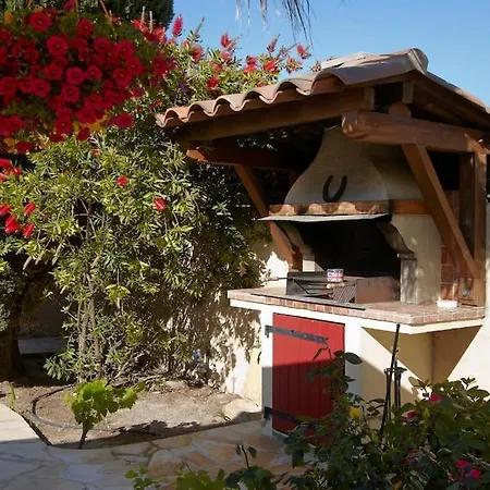 Dans Avec Piscine Cassis