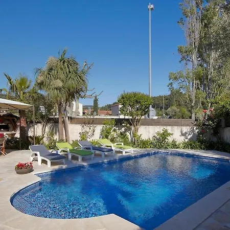 Dans Avec Piscine Cassis