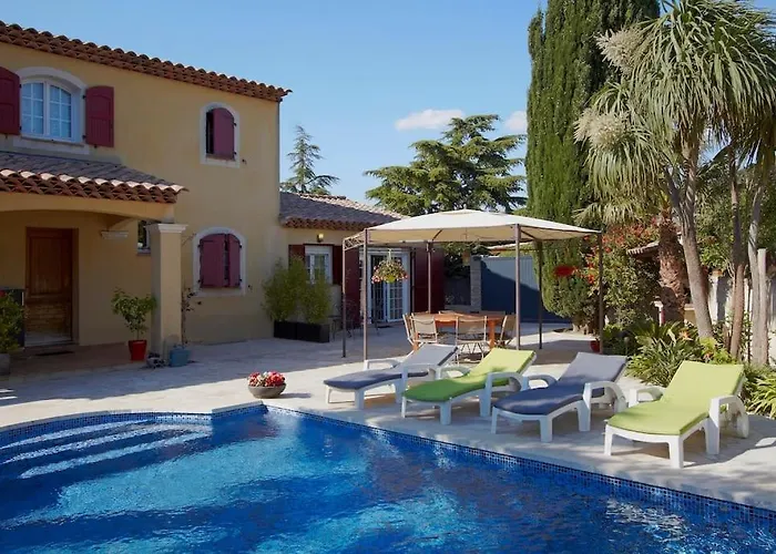 Dans Avec Piscine Apartament *