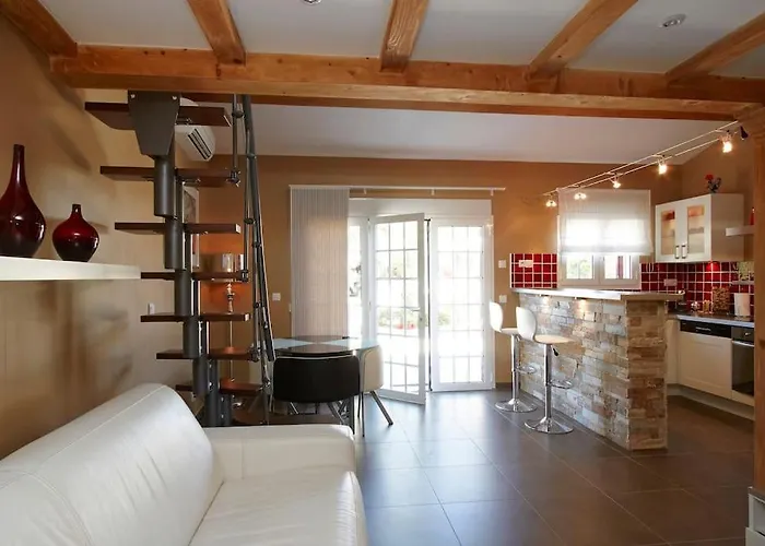 Apartament Dans Avec Piscine